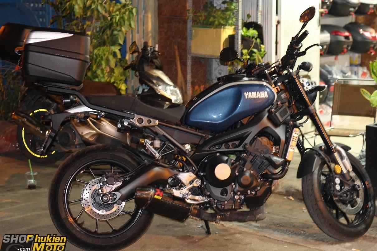 Xe Yamaha XSR900 lên thùng sau GIVI B32N - Phụ kiện moto - GIVI | Phụ ...